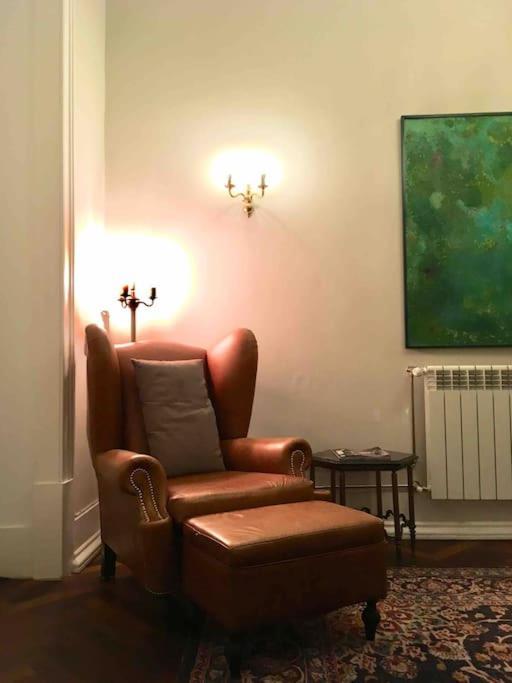 Space And Tradition In Apartment Lisbon