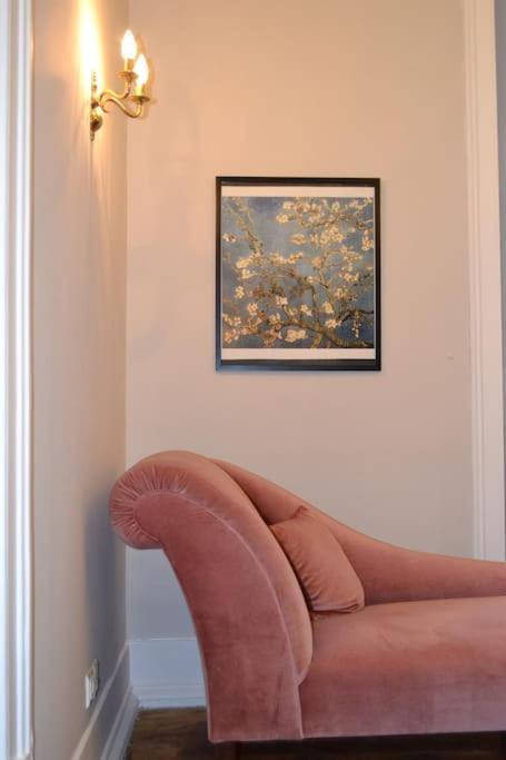 Space And Tradition In Apartment *