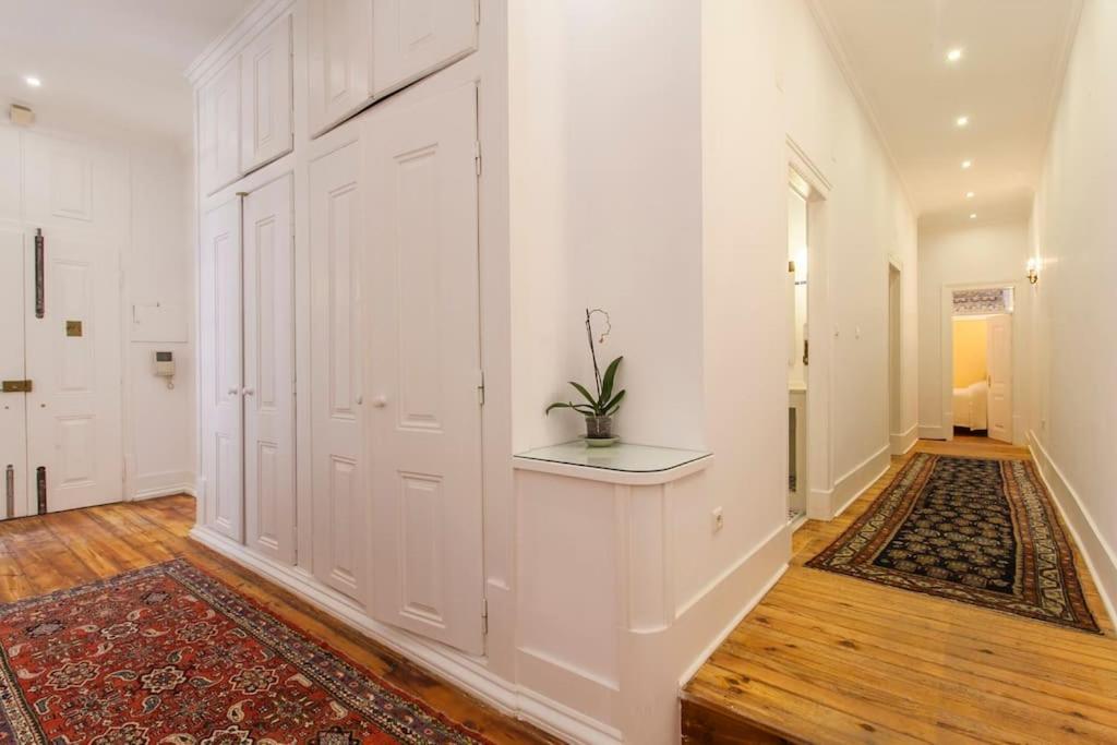 Apartment Space And Tradition In Lisbon