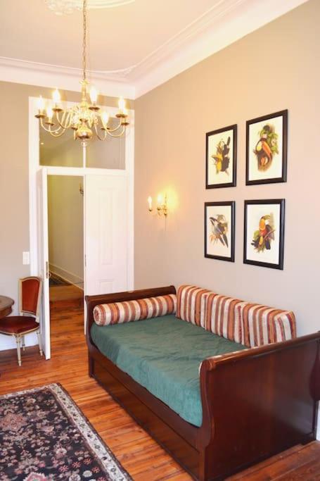 Space And Tradition In Apartment Lisbon