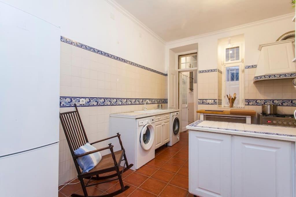 Space And Tradition In Apartment Lisbon