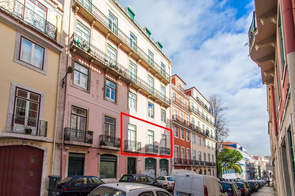 Apartment Space And Tradition In Lisbon